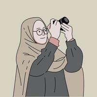 menina muçulmana segurando a câmera fazendo ilustração de fotografia vetor