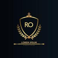 letra ro inicial com royal template.elegant com vetor de logotipo da coroa, ilustração em vetor logotipo de letras criativas.