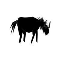silhuetas de gnus selvagens, imagem estilizada de um gado, ilustração de animais de safári usando cores pretas e cinza vetor
