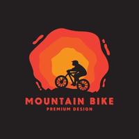 esporte de mountain bike com vista do pôr do sol ao ar livre design de logotipo ilustração do ícone do vetor