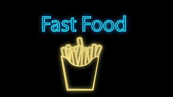 batatas fritas em estilo neon em um fundo preto, ilustração vetorial. néon amarelo com inscrição de fast-food. sinal de néon para cafés e restaurantes vetor