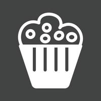 ícone invertido de glifo de cupcake vetor