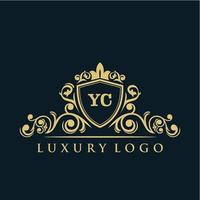 logotipo da letra yc com escudo de ouro de luxo. modelo de vetor de logotipo de elegância.