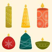 conjunto de velas de natal com decoração de inverno. coleção de velas acesas. decoração de férias, conforto em casa. estilo hyuge. para cartão, adesivo, convite. vetor