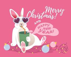 coelhinho engraçado com uma bebida e decorações de natal. cartão de Natal. ilustração vetorial vetor