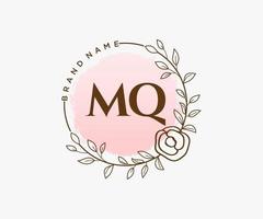 logotipo feminino mq inicial. utilizável para logotipos de natureza, salão, spa, cosméticos e beleza. elemento de modelo de design de logotipo de vetor plana.