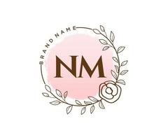 logotipo feminino nm inicial. utilizável para logotipos de natureza, salão, spa, cosméticos e beleza. elemento de modelo de design de logotipo de vetor plana.