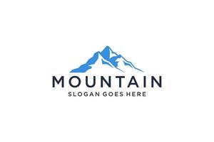 logotipo abstrato da montanha. estilo linear de forma branca isolado na cor azul. elemento de modelo de design de logotipo de vetor plana.