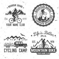 design de tipografia vintage com carro e reboque, bicicletas de montanha e silhueta de montanha. vetor