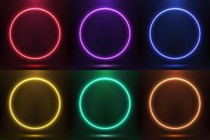conjunto de círculos de cores neon brilhantes em forma redonda com efeito de iluminação isolado no conceito de tecnologia de fundo preto vetor