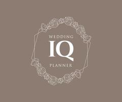 coleção de logotipos de monograma de casamento de letra iq, modelos modernos minimalistas e florais desenhados à mão para cartões de convite, salve a data, identidade elegante para restaurante, boutique, café em vetor