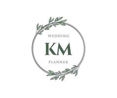 coleção de logotipos de monograma de casamento de letra inicial de km, modelos modernos minimalistas e florais desenhados à mão para cartões de convite, salve a data, identidade elegante para restaurante, boutique, café em vetor