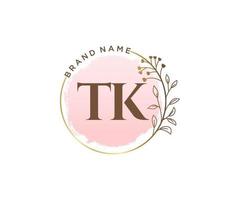 logotipo feminino inicial tk. utilizável para logotipos de natureza, salão, spa, cosméticos e beleza. elemento de modelo de design de logotipo de vetor plana.