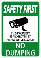 segurança em primeiro lugar sem despejo, propriedade protegida por sinal de vigilância por vídeo vetor