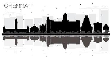 skyline da cidade de chennai silhueta preto e branco com reflexões. vetor