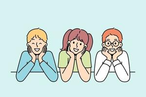 crianças com diferentes cores de cabelo sorriem, ouvem ou olham atentamente para alguma coisa. as crianças sentam, assistem, descansam o queixo com as mãos. meninos, amigas passam tempo juntos, aprendem. ilustração vetorial. vetor