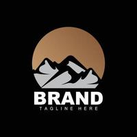 logotipo da montanha, alpinismo vetorial, aventura, design para escalada, equipamento de escalada e marca com logotipo da montanha vetor