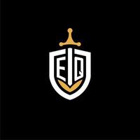 carta criativa eq logo gaming esport com ideias de design de escudo e espada vetor