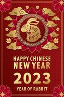 ano novo chinês 2023 de cor dourada sobre fundo vermelho com coelho vetor