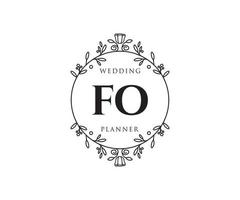 coleção de logotipos de monogramas de casamento de letras iniciais, modelos minimalistas e florais modernos desenhados à mão para cartões de convite, salve a data, identidade elegante para restaurante, boutique, café em vetor