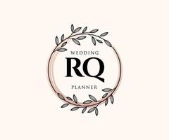 coleção de logotipos de monograma de casamento de letras iniciais rq, modelos modernos minimalistas e florais desenhados à mão para cartões de convite, salve a data, identidade elegante para restaurante, boutique, café em vetor