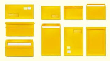 envelopes amarelos com selos. capas de papel em branco vetor