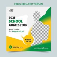 post de mídia social de admissão escolar, modelo de banner da web verde e amarelo, design de banner de admissão de crianças modernas, design de banner de post de escudeiro vetor