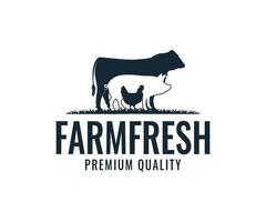 logotipo de gado com vaca, frango e porco. modelo de logotipo de fazenda vetor