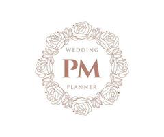 coleção de logotipos de monograma de casamento de letras iniciais pm, modelos minimalistas e florais modernos desenhados à mão para cartões de convite, salve a data, identidade elegante para restaurante, boutique, café em vetor