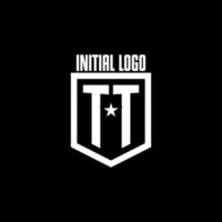 logotipo de jogo inicial tt com design de estilo escudo e estrela vetor