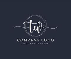 logo feminino inicial tw. utilizável para logotipos de natureza, salão, spa, cosméticos e beleza. elemento de modelo de design de logotipo de vetor plana.