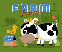 desenho animado de elemento de fazenda com vaca engraçada come grama, galinha na gaiola. ilustração de desenho vetorial vetor