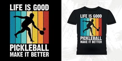 a vida é boa pickleball torna melhor engraçado jogador de pickleball esportes retrô vintage design de camiseta pickleball vetor
