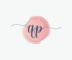 logotipo feminino qp inicial. utilizável para logotipos de natureza, salão, spa, cosméticos e beleza. elemento de modelo de design de logotipo de vetor plana.