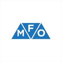 design de logotipo de forma de triângulo fmo em fundo branco. fmo conceito criativo do logotipo da letra inicial. vetor