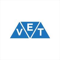design de logotipo de forma de triângulo evt em fundo branco. conceito criativo do logotipo da carta inicial evt. vetor