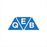 design de logotipo de forma de triângulo eqb em fundo branco. conceito de logotipo de carta de iniciais criativas eqb. vetor