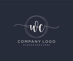 logotipo feminino wc inicial. utilizável para logotipos de natureza, salão, spa, cosméticos e beleza. elemento de modelo de design de logotipo de vetor plana.