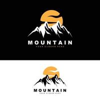 design de logotipo de montanha, lugar vetorial para caminhante de amantes da natureza vetor