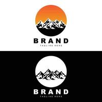 logotipo da montanha, alpinismo vetorial, aventura, design para escalada, equipamento de escalada e marca com logotipo da montanha vetor