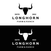 modelo de logotipo vintage de touro longhorn, vaca e búfalo. para crachás, restaurante, negócios. vetor