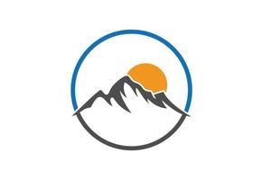 design de logotipo de cume de pico de montanha, ilustração vetorial vetor