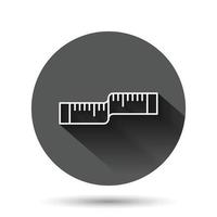 ícone de fita métrica em estilo simples. ilustração vetorial de sinal de régua em fundo redondo preto com efeito de sombra longo. conceito de negócio de botão de círculo de medidor. vetor