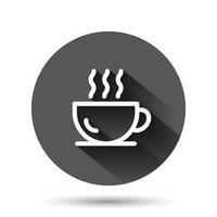 ícone da xícara de café em estilo simples. ilustração vetorial de chá quente em fundo redondo preto com efeito de sombra longa. conceito de negócio de botão de círculo de caneca de bebida. vetor