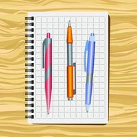 caderno, caneta vermelha, caneta laranja e caneta azul sobre uma mesa de madeira vetor