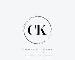 logotipo feminino inicial ck monograma de beleza e design de logotipo elegante, logotipo manuscrito da assinatura inicial, casamento, moda, floral e botânico com modelo criativo vetor