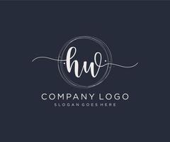 logotipo feminino hw inicial. utilizável para logotipos de natureza, salão, spa, cosméticos e beleza. elemento de modelo de design de logotipo de vetor plana.