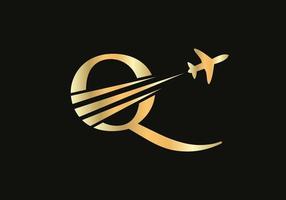 conceito de design de logotipo de viagem letra q com símbolo de avião voador vetor
