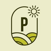 modelo de emblema do logotipo da agricultura da letra p. fazenda agrícola, agronegócio, sinal de fazenda ecológica com sol e símbolo de campo agrícola vetor
