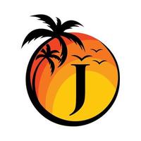 logotipo da praia no sinal vetorial da letra j. férias de verão no logotipo de praia tropical vetor